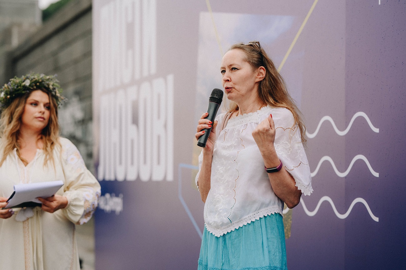 Украинцы на Купала запустили на Днепре венки с "письмами любви": фото и важные смыслы акции